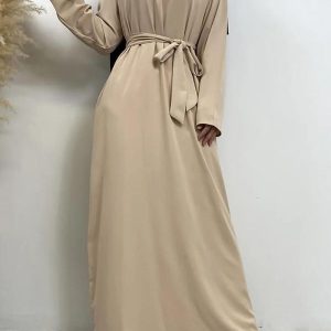 Abaya beige avec coupe fluide et confortable