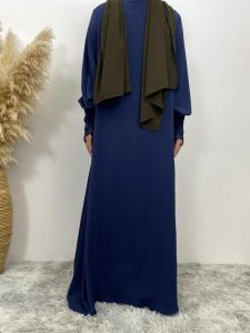 Vêtement traditionnel, abaya bleu, confort et esthétique
