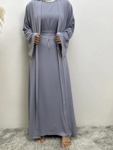 Abaya légère en teinte bleu ciel