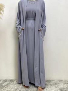 Modèle d'abaya bleu ciel fluide