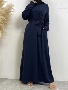 Modèle d'abaya chic bleu nuit