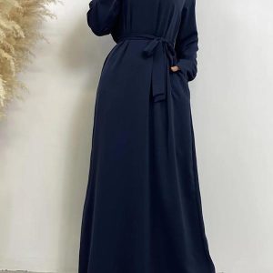 Modèle d'abaya chic bleu nuit