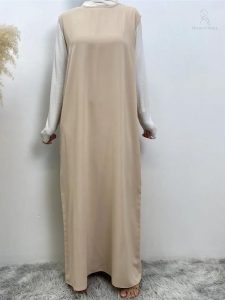 Abaya fluide en teinte champagne, confort et élégance