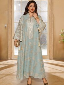 Modèle moderne d'Abaya Dubai avec détails soignés