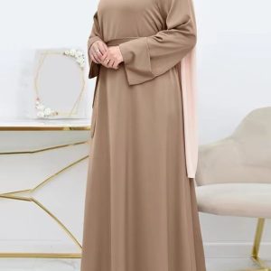 Abaya Dubai beige avec coupe ample élégante