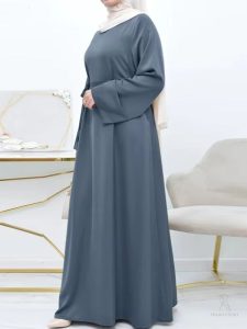 Abaya Dubai en gris perle, silhouette élégante et ample