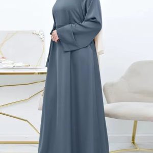 Abaya Dubai en gris perle, silhouette élégante et ample