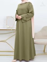 Abaya Dubai en vert olive, coupe généreuse et élégante