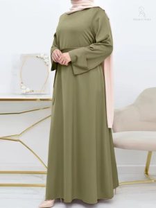 Abaya Dubai en vert olive, coupe généreuse et élégante