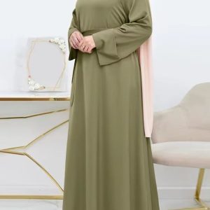 Abaya Dubai en vert olive, coupe généreuse et élégante