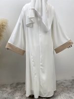 Abaya élégante à manches longues, teinte neutre