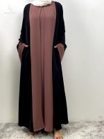 Kimono noir avec détails rose poudré pour abaya