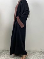 Abaya Dubai moderne en noir et rose doux