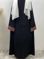 Style chic avec abaya kimono noir et rose poudré