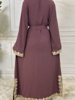Look moderne avec l'abaya Dubai Zaynab stylée et raffinée
