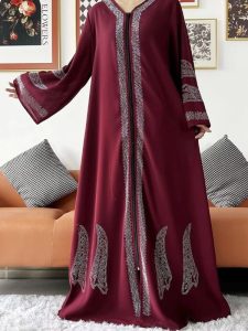 Abaya Dubai bordeaux, style moderne et sophistiqué