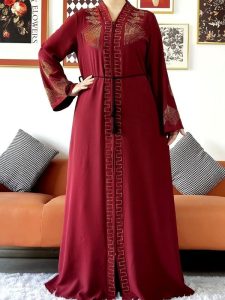 Abaya luxe bordeaux impérial, style Dubai élégant