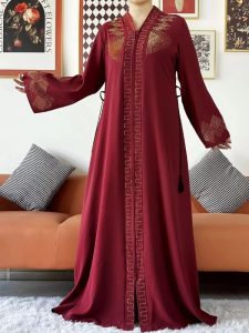 Abaya bordeaux, design traditionnel inspiré de Dubaï