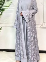Abaya luxe gris perle en dentelle élégante