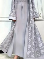 Abaya chic gris perle avec détails en dentelle