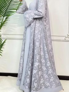 Abaya Dubai en dentelle pour un look sophistiqué
