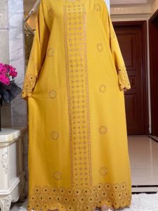Abaya Dubai en jaune safran, style raffiné et tendance