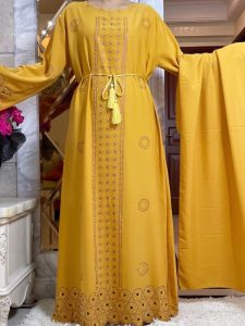 Abaya jaune safran, vêtement traditionnel chic de Dubaï