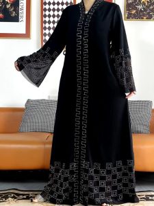 Abaya élégante en noir ébène, design raffiné