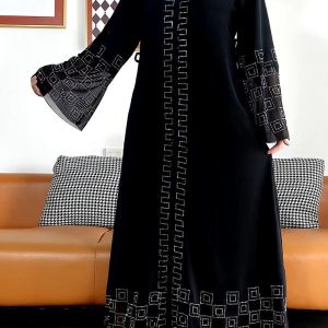 Abaya élégante en noir ébène, design raffiné