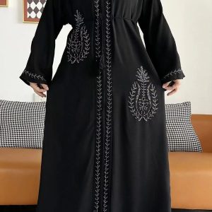 Abaya luxe noire conçue à Dubai, élégance impériale