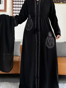 Abaya noire de luxe, style traditionnel Dubai, finition raffinée