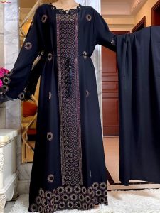 Abaya noire Qamar, style chic et intemporel pour toutes occasions
