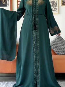 Abaya Dubai en vert émeraude, design chic et sophistiqué