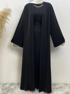 Vêtement traditionnel Dubaï en couleur noire