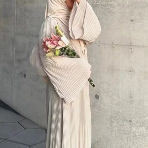 Robe abaya beige fluide avec manches longues