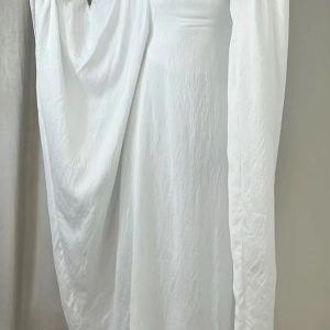 Abaya en lin blanc, élégante et légère pour un look raffiné