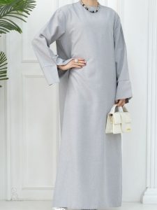 Abaya femme argent style Dubaï élégante et moderne