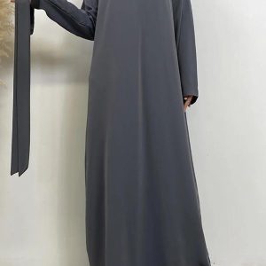 Abaya grise élégante pour un style moderne