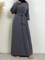 Abaya grise classique avec détails soignés