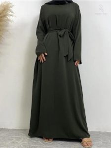Vêtement traditionnel abaya en teinte kaki