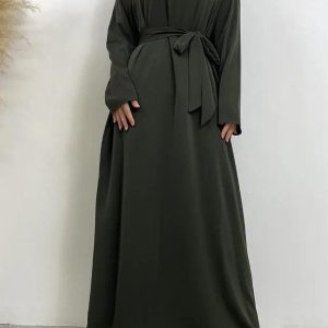Vêtement traditionnel abaya en teinte kaki