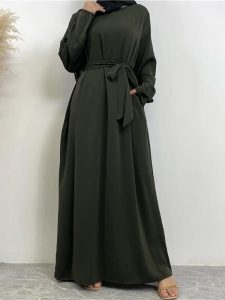 Modèle d'abaya kaki adapté à toutes occasions