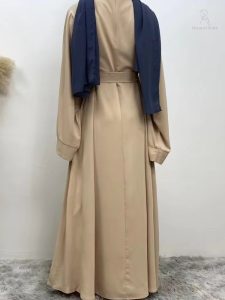 Abaya légère en beige crème, parfaite pour toutes occasions