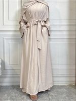 Kimono beige fluide pour un style raffiné
