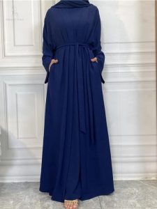 Kimono bleu marine léger pour un style raffiné