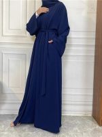 Vêtement traditionnel bleu marine adapté à toutes occasions