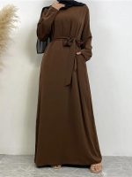 Abaya marron simple avec un style traditionnel