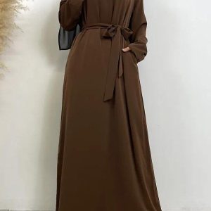 Abaya marron simple avec un style traditionnel