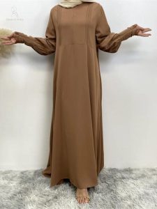 Style simple et raffiné de l'abaya marron clair