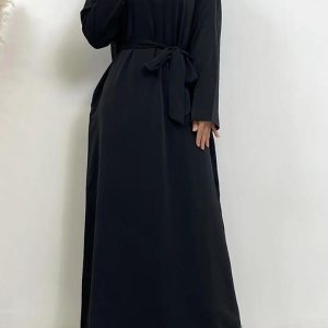 Abaya en noir, style classique et intemporel